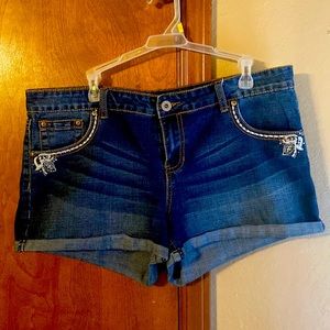 Rue21 Embroidered Embellished Blue Denim Shorts size 13 juniors